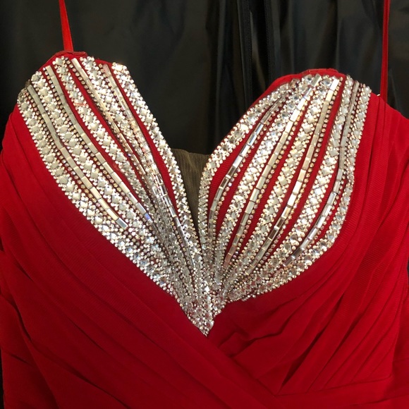La Femme Red Prom Dress - Picture 4 of 6